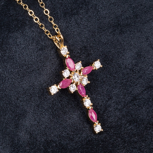 Cruce Colier din Aliaj Placat cu Aur ( 8 grame ) cu Rubin și Cristal Alb Emporia® 2.29 Carate ( Colier+Pandantiv )