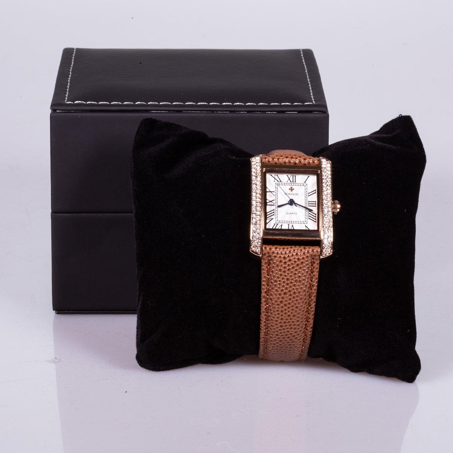 Ceas din Oțel Inoxidabil ,Curea din Piele Maro, Cadran Alb și Zirconiu - Bijuterii TV