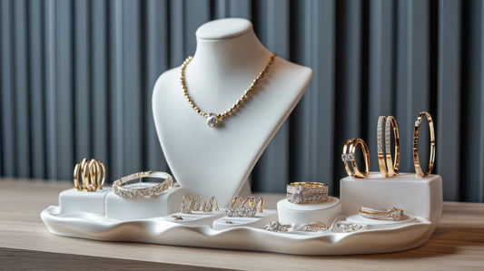 5 bijuterii din argint esențiale care nu trebuie să lipsească din colecția ta