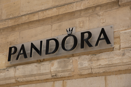 De ce să ne alegeți dacă sunteți în căutarea unor cercei din argint? - Calitate și stil remarcabile ca alternativă la cerceii Pandora - Bijuterii TV