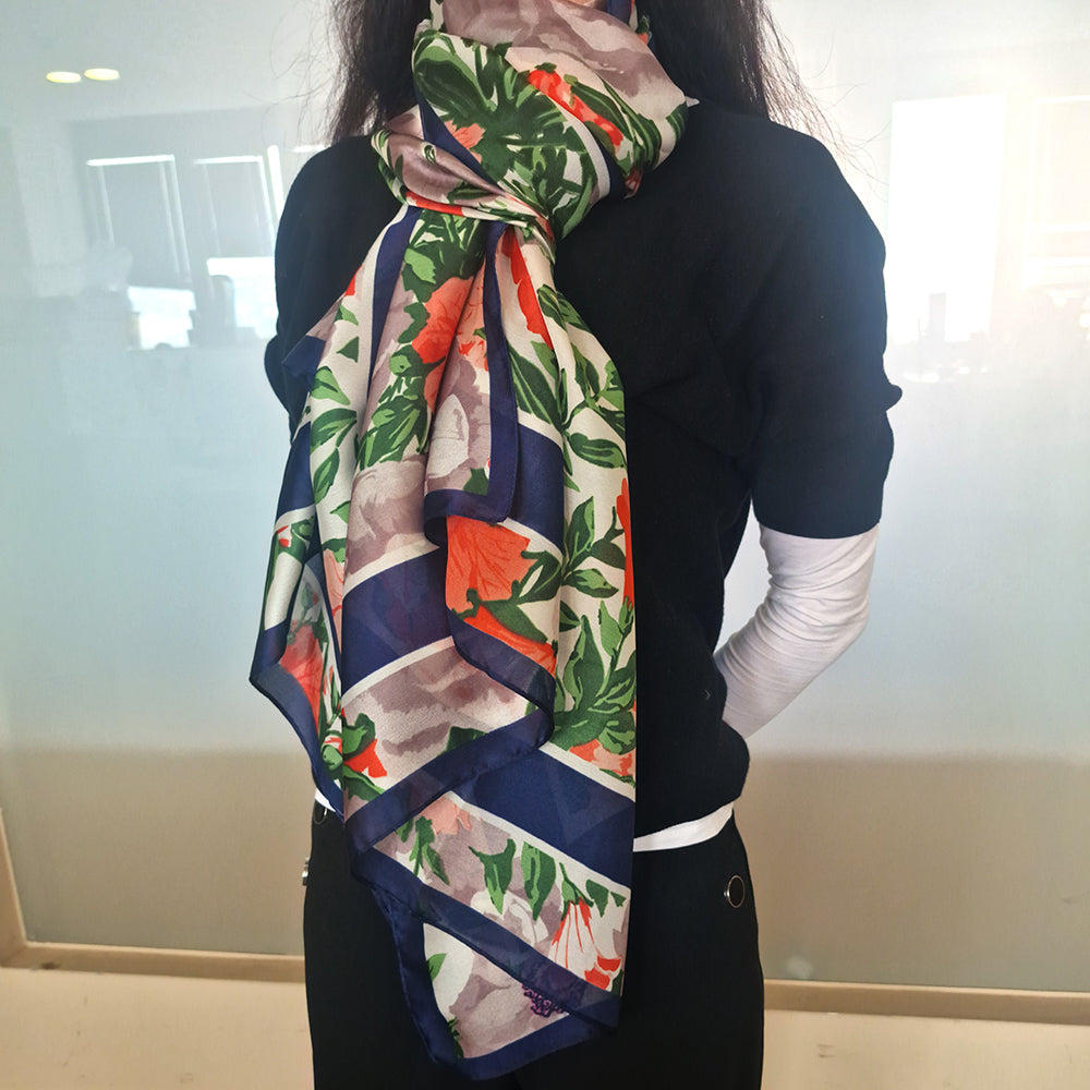 Eșarfă cu model ”Floral și inscripții”, Albastră, 85 cm x 180 cm, 100% Mătase Vegană 2 