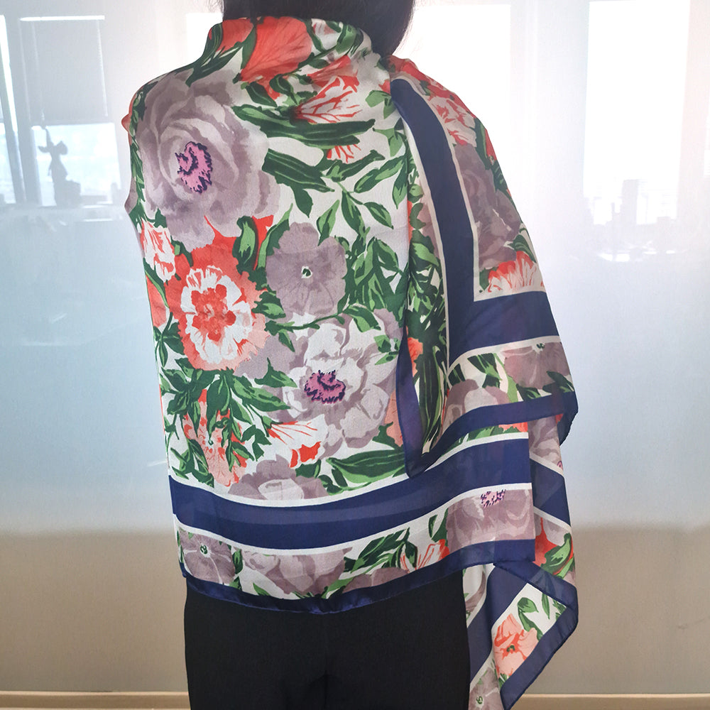 Eșarfă cu model ”Floral și inscripții”, Albastră, 85 cm x 180 cm, 100% Mătase Vegană