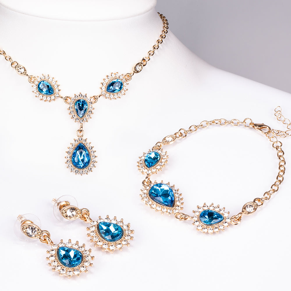 Set din Aliaj Placat cu Aur ( 32 grame ) cu Cristal Albastru Emporia® și Cristal Alb Emporia® ( Colier+Cercei+Brățară )