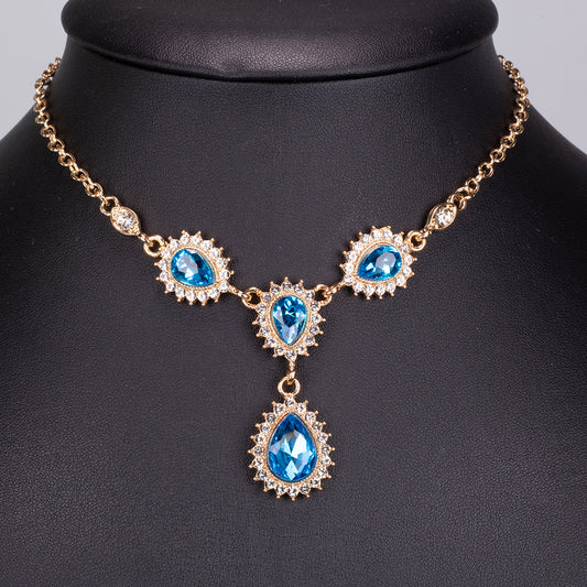 Set din Aliaj Placat cu Aur ( 32 grame ) cu Cristal Albastru Emporia® și Cristal Alb Emporia® ( Colier+Cercei+Brățară )