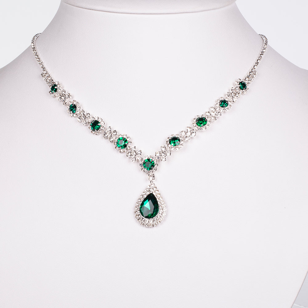 Set din Aliaj Placat cu Aur ( 30 grame ) cu Cristal Verde Emporia® și Cristal Alb Emporia® ( Colier+Cercei+Brățară+Inel ) 8 