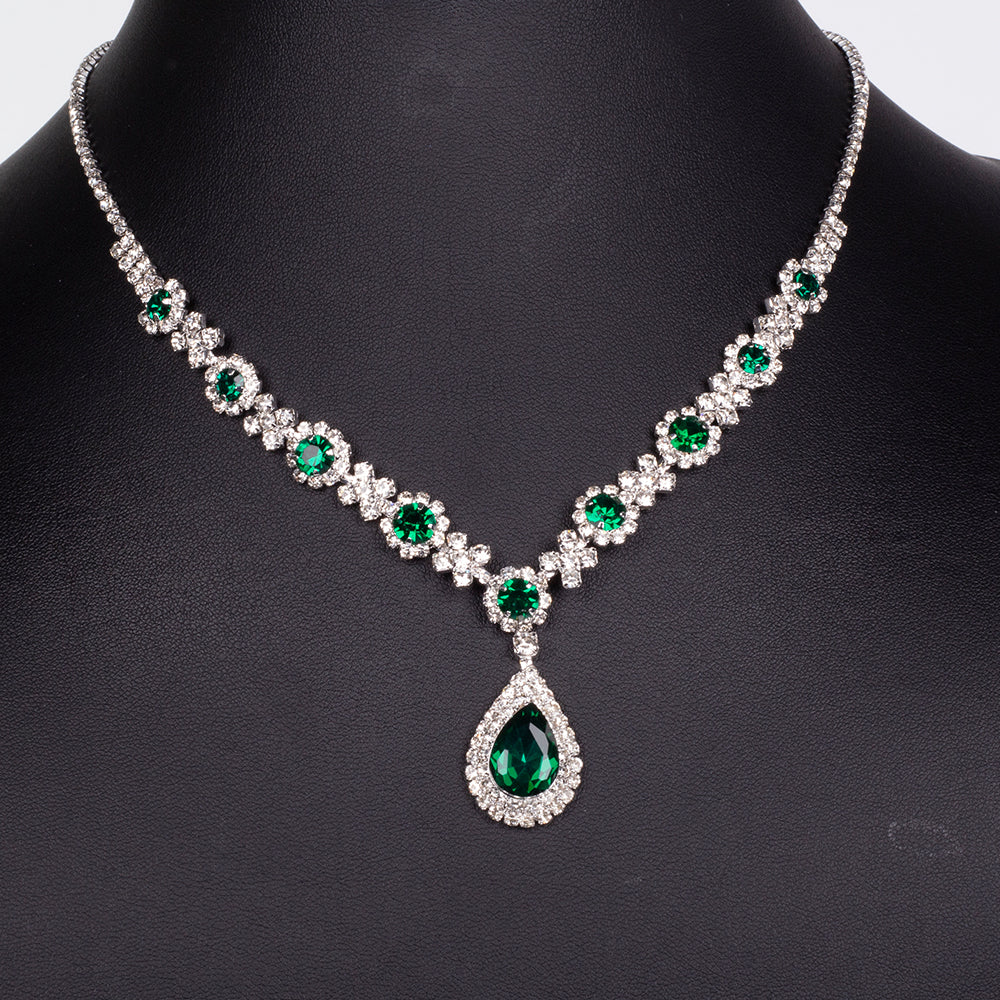 Set din Aliaj Placat cu Aur ( 30 grame ) cu Cristal Verde Emporia® și Cristal Alb Emporia® ( Colier+Cercei+Brățară+Inel )