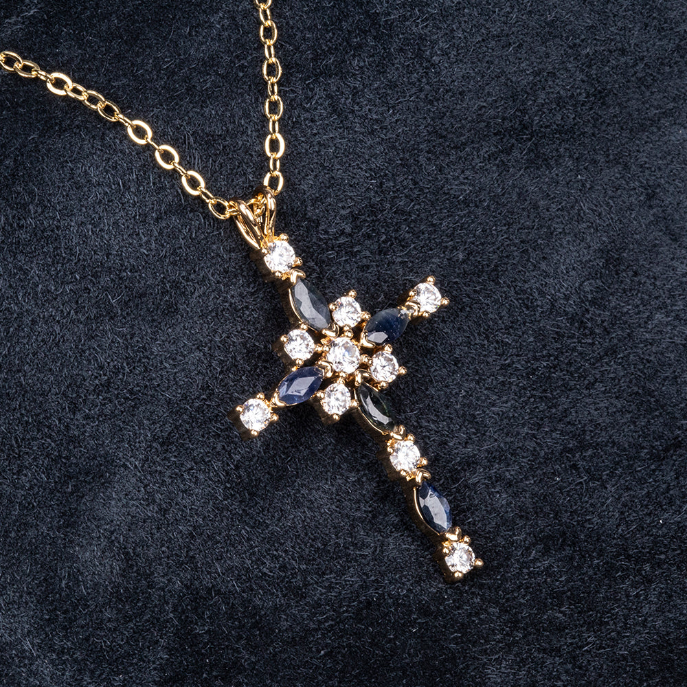 Cruce Colier din Aliaj Placat cu Aur ( 8 grame ) cu Safir și Cristal Alb Emporia® 2.29 Carate ( Colier+Pandantiv )