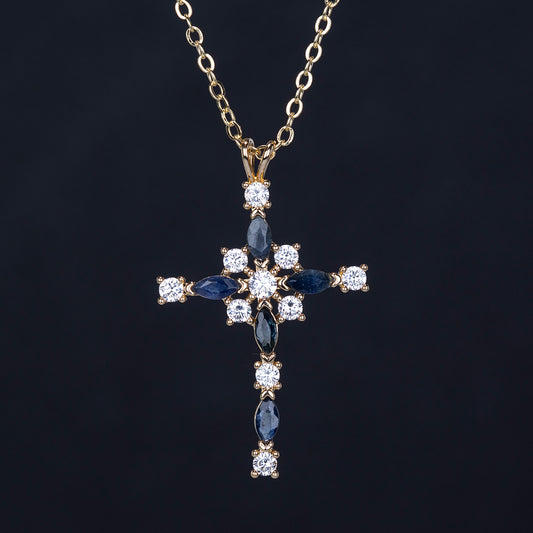 Cruce Colier din Aliaj Placat cu Aur ( 8 grame ) cu Safir și Cristal Alb Emporia® 2.29 Carate ( Colier+Pandantiv )