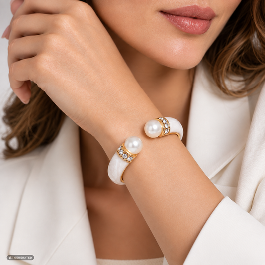 Brățară din Aliaj Placat cu Aur ( 70 grame ) cu Perlă de cristal și Cristal Alb Emporia® 2 Carate