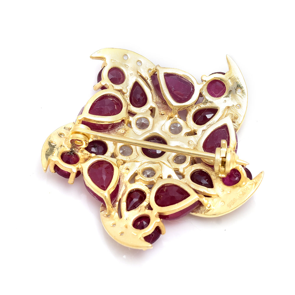Broşă din Argint 925 Placat cu Aur ( 6.54 grame ) cu Rubin Malagasy și Topaz Alb 7.47 Carate 4 
