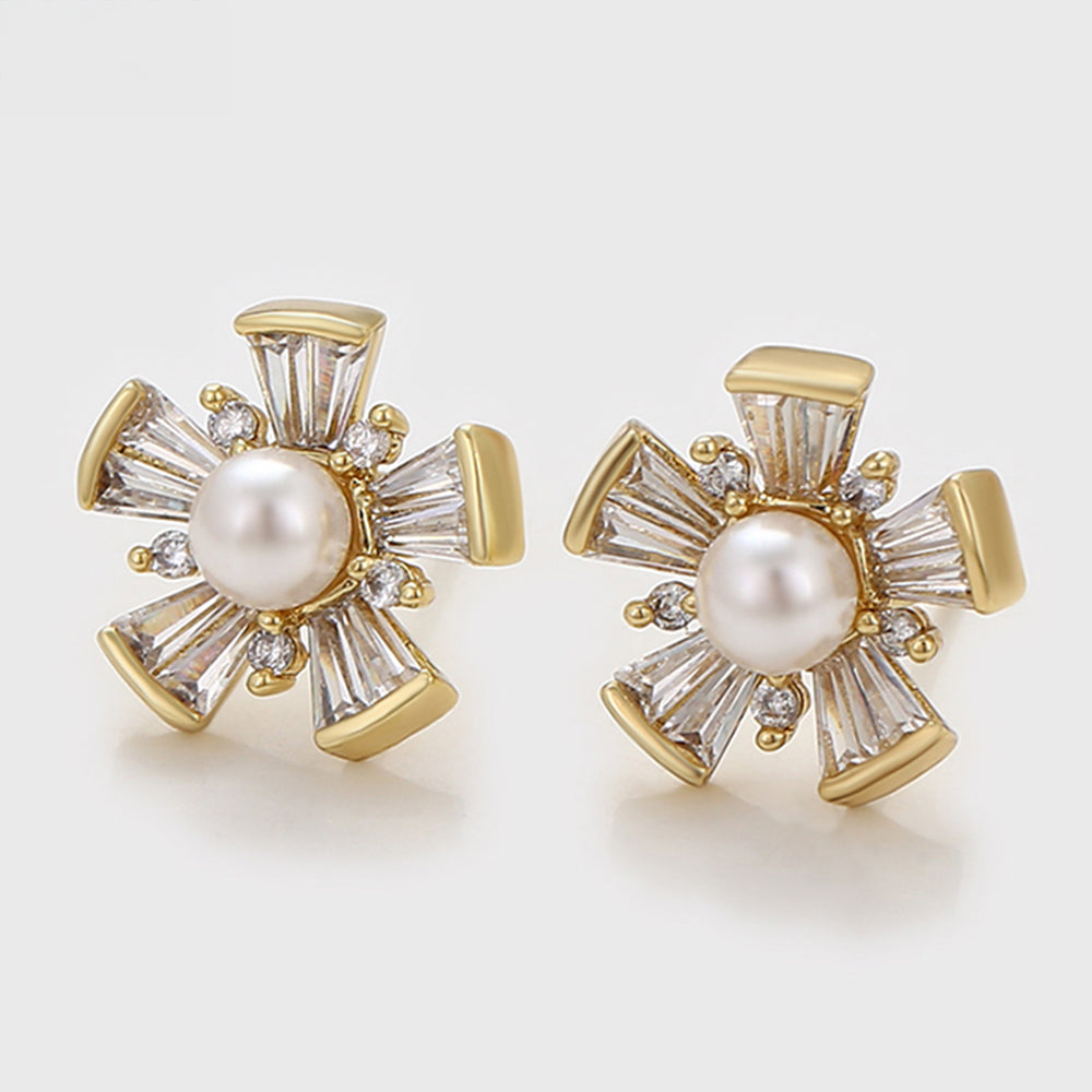 Cercei din Aliaj Placat cu Aur cu Perlă de cristal și Cristal Alb Emporia®