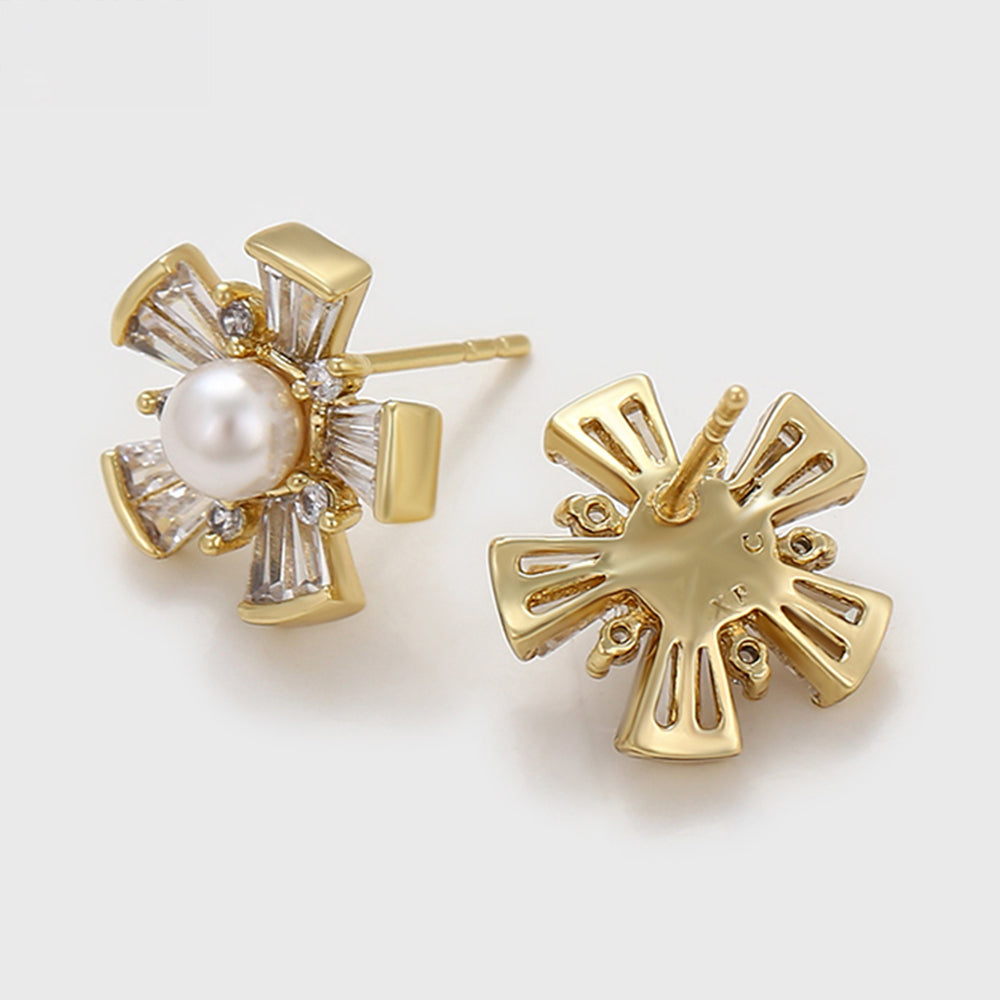 Cercei din Aliaj Placat cu Aur cu Perlă de cristal și Cristal Alb Emporia®