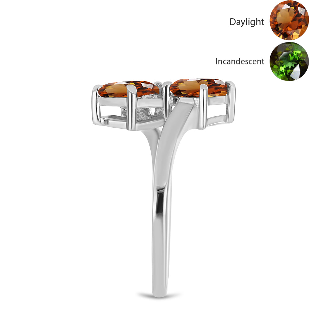 Inel din Argint 925 ( 2.77 grame ) cu Zultanit Anatolian Certificat cultivat în laborator și Topaz Alb 2.23 Carate 4 