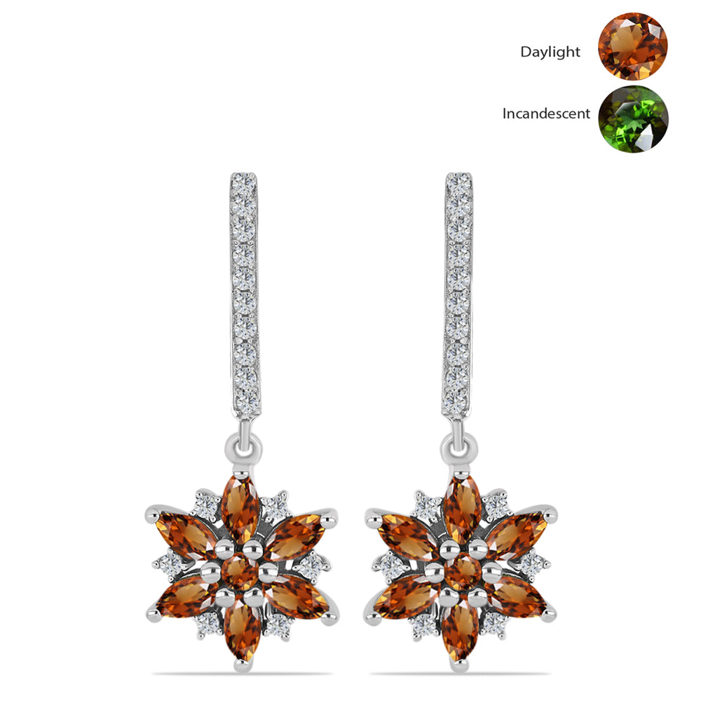 Cercei din Argint 925 ( 5.07 grame ) cu Zultanit Anatolian Certificat cultivat în laborator și Topaz Alb 2.88 Carate