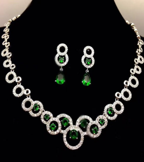 Set din Aliaj Placat cu Aur cu Cristal Verde Emporia® ( Colier+Cercei )